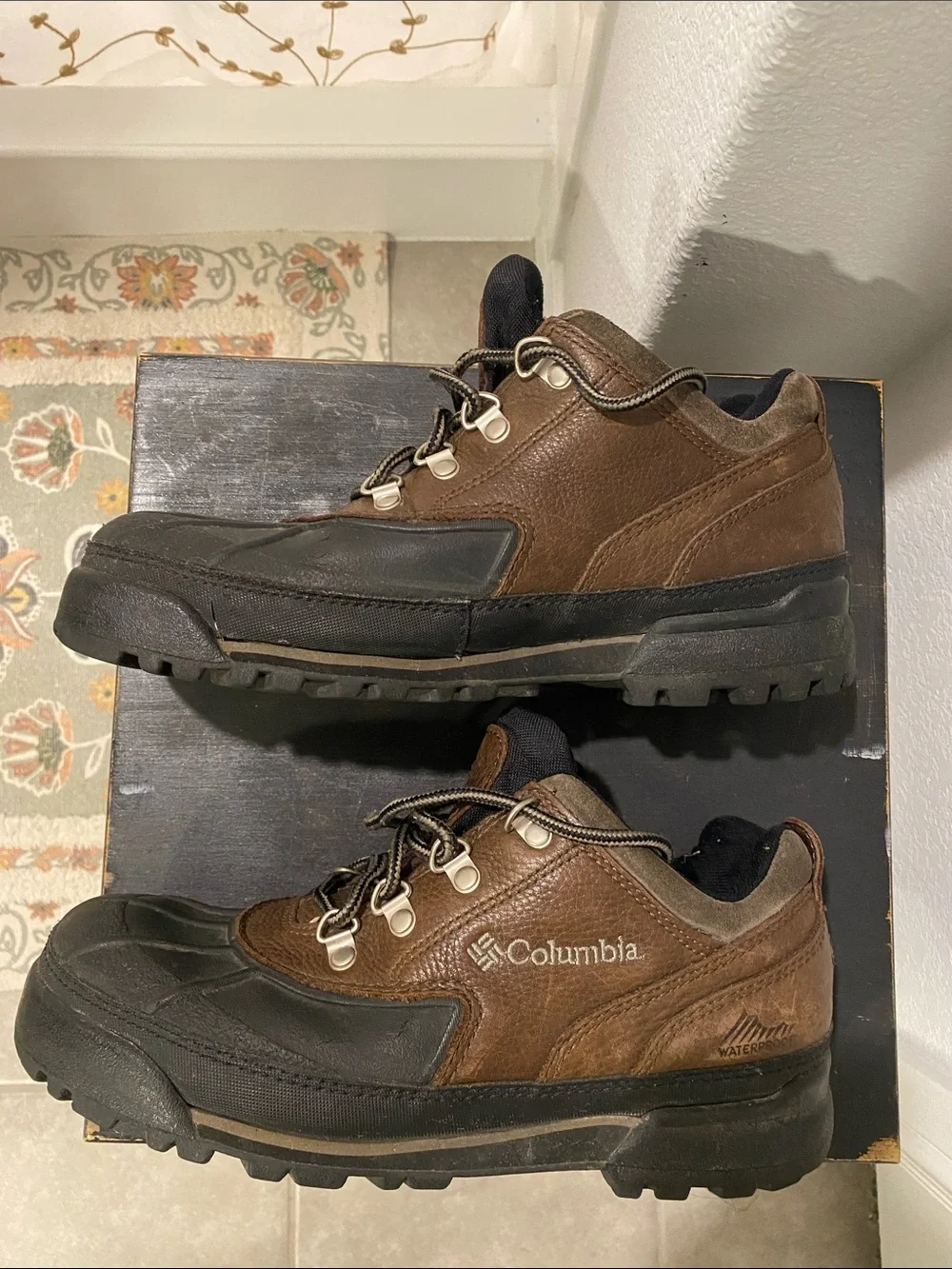 Columbia Brown and Black Waterproof Men's 9 shoes